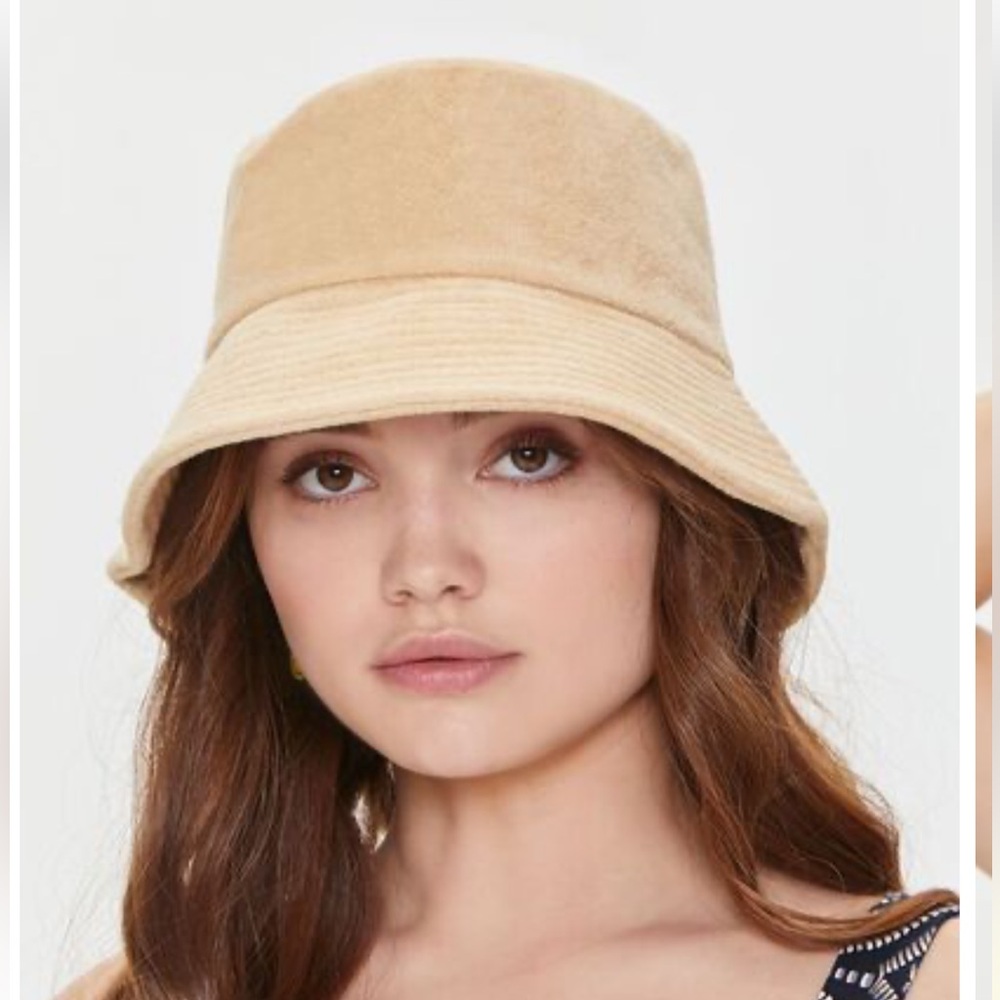 🧸Terry Cloth Bucket Hat / One size / Tan 🐻 
New without tag 🏷️